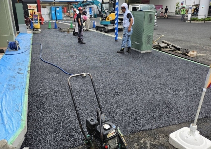 店舗前の舗装工事